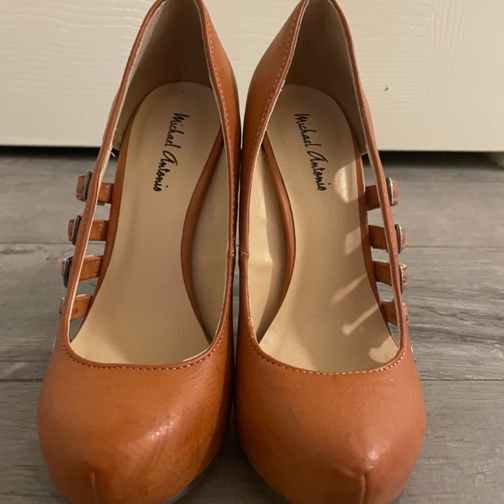 Heels - Picture 2 of 7
